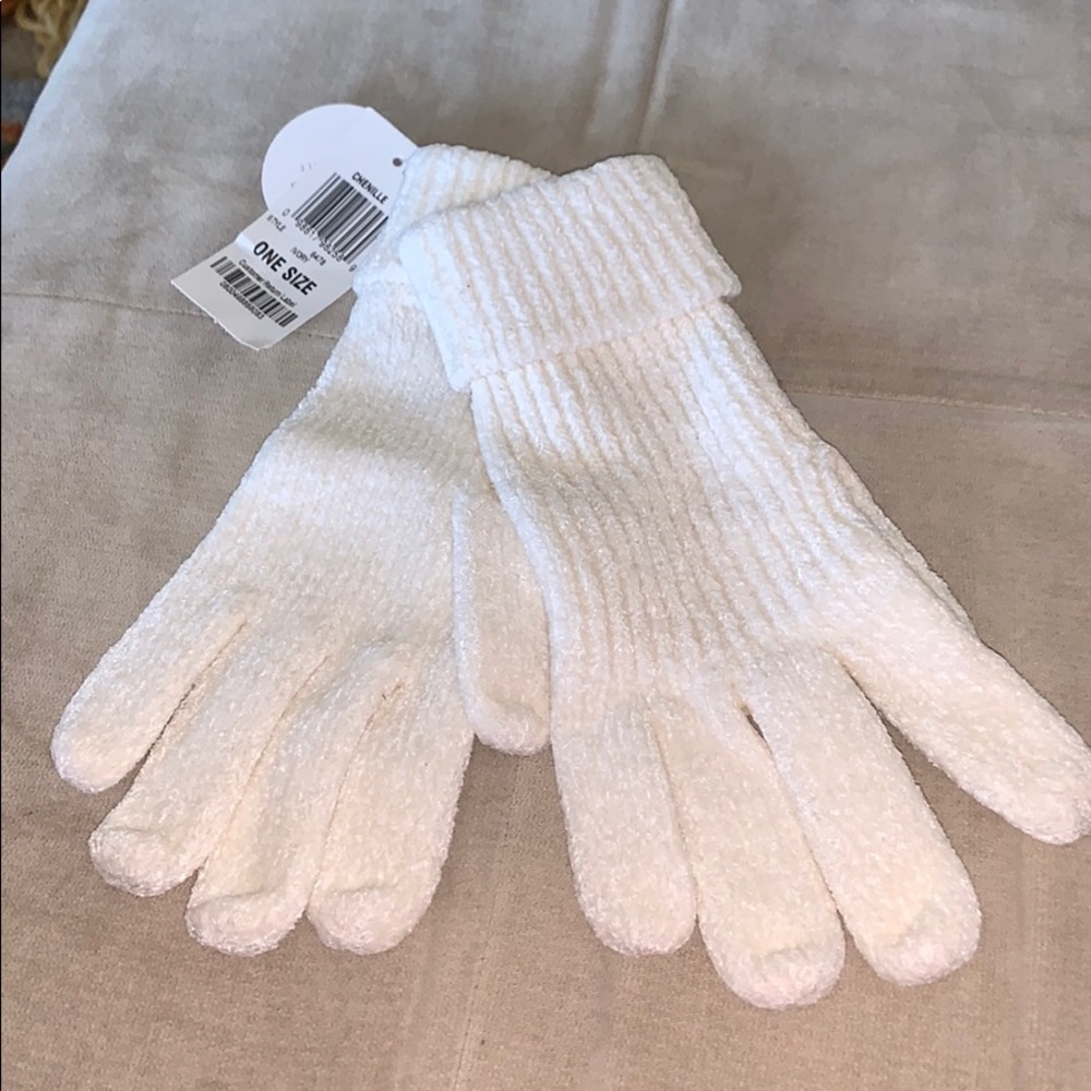 Gloves 🧤 - Picture 2 of 2